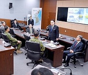 "대통령님! 여기 아덴만 대원 있습니다" 이 말에 尹이 한 행동