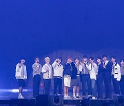 [Herald Review] At 'Carat Land,' Seventeen vows to go for another 20 years