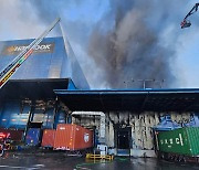 한국타이어 대전공장 화재…13시간만에 초진