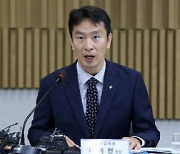 이복현 “끝까지 일하겠다”…총선 출마설 일축