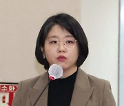 가족 여행에 공항 귀빈실 이용…용혜인 “규정 몰랐다”