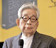 전후 일본문학 대표한 ‘참여 지식인’ 떠나다