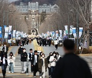 “자기소개에도, 동아리 지원서에도 썼어요”···이미 학교에 도착한 챗GPT