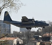 오산기지에 착륙하는 AC-130J 특수전 항공기