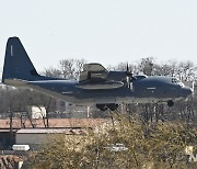 오산기지에 착륙하는 AC-130J 특수전 항공기