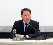 최태원, '악성 댓글' 누리꾼 고소 이어 민사소송도 제기