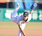 WBC는 실패했지만….韓 야구 희망이 떴다, 벌써 158km 김서현 '강렬한 데뷔'