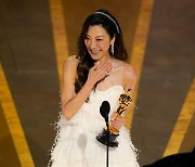 아시아 배우 최초로 아카데미 여우주연상 수상한 양쯔충은 누구?