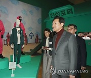 한류전시관 둘러보는 오세훈 서울시장