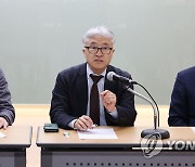 발언하는 김명환 서울대민교협 의장