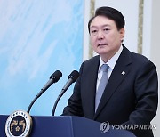 일자리창출 우수기업 CEO 초청 오찬에서 인사말 하는 윤석열 대통령