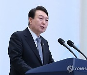 일자리창출 우수기업 CEO 초청 오찬에서 발언하는 윤석열 대통령