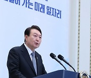 일자리창출 우수기업 CEO 초청 오찬에서 발언하는 윤석열 대통령