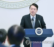 일자리창출 우수기업 CEO 초청 오찬에서 발언하는 윤석열 대통령