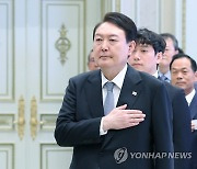 일자리창출 우수기업 CEO 초청 오찬 참석한 윤석열 대통령