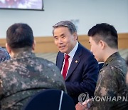 이종섭 장관, 국방부·초급간부 간담회 참석