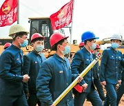 북한, '청년건설자들' 사기 진작…"당의 부름 물불 가리지 않아"