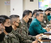 '자유의 방패' 연습 격려하는 이종섭 장관