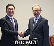 김기현 만난 이명박 "잡음 없는 공천해야 총선 승리"
