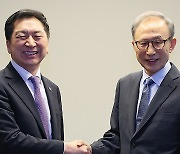 김기현, 이명박 예방..."MB, 한일 외교 정상화 노력 호평"