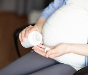 “임신 중 소염진통제 복용 주의…선천성 기형·저체중 위험 높여”