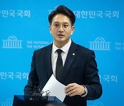 '윤석열씨' 부른 전용기 의원…與 "대통령과 국민에 사과하라"