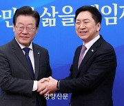김기현 “주 69시간 무리, 논의 제안” 이재명 “범국가비상경제회의 구성하자”