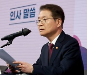 고용부 장관 “포괄임금 오남용 16곳 감독 중···1.2억 체불도”