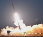 [속보] 북한 "어제 황해남도서 지대지 전술탄도미사일 2발 사격"