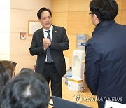 '달리는 국민신문고' 이동 상담장 방문한 김태규 부위원장