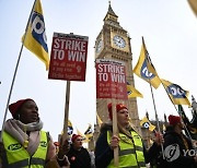 BRITAIN CIVIL SERVANTS STRIKE