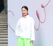 [E포토] 정유진, '형광 빛 눈부신 패션'