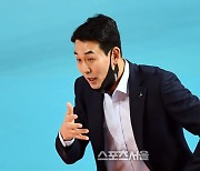 '봄배구 실낱 희망' 고희진 감독 "승점 3 따고 기다리는 수밖에..."[현장인터뷰]