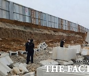 천안 한 공사장서 옹벽 무너져 근로자 매몰… 3명 심정지·의식불명