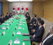 日 교도 "기시다, 한일 정상회담서 위안부 합의 이행 요청"