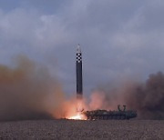 북, 이번엔 신형 ICBM…고각 발사로 1,000km 비행