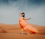 사막에서도 ‘한국 한복’ 외친 미녀들..한복모델 두바이 로케