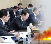 북한, 한일정상회담 날 ICBM 발사…"무모한 도발 대가 치를 것"