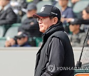 소속팀 돌아온 이강철 감독