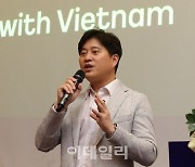 [포토]신원근 대표, 베트남에서 카카오페이 소개