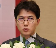 [포토]정준섭 발언하는 NH투자증권 애널리스트