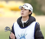 [Ms포토] 박지영 '2023 개막전 우승자가 일일 캐디'