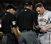 MLB, 올해부터 이물질 단속 대폭 강화…손만 닦아도 퇴장 조치