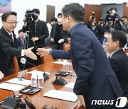 '국회의원 50명 증원?'…정개특위 선거제 개편안 3건 제안(종합)