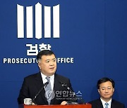검찰, "국정원이 '논두렁시계' 보도 배후" 발언 이인규 무혐의 처분