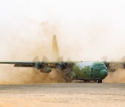 [영상] 사막에 뜬 공군 수송기…UAE ‘데저트 플랙’ 훈련 참가