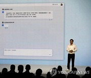'챗GPT' 대항마?…'어니봇' 공개한 中 바이두, 주가 폭락