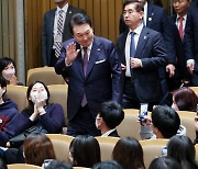 화이트리스트 복원도 적반하장…일본 “한국 자세에 달렸다”