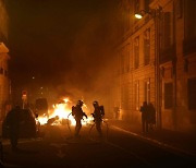 파리 외곽 순환도로 점거, 정유소 파업 확대…프랑스 연금개혁 강행처리 후폭풍