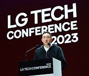 LG Group chief attends tech conference in search of talents in AI, bio